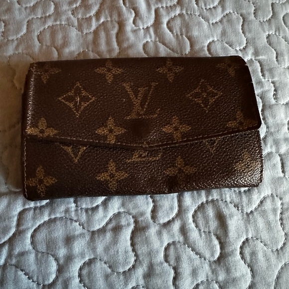 Louis Vuitton Handbags - Louis Vuitton Snap Wallet.